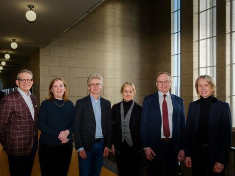 Fyrirlesarar og fundarstjóri á fundinum um Covid faraldurinn