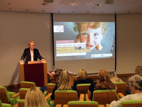 Fundarstjóri setur fundinn