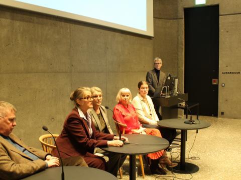 Pallborðsumræður í lokin